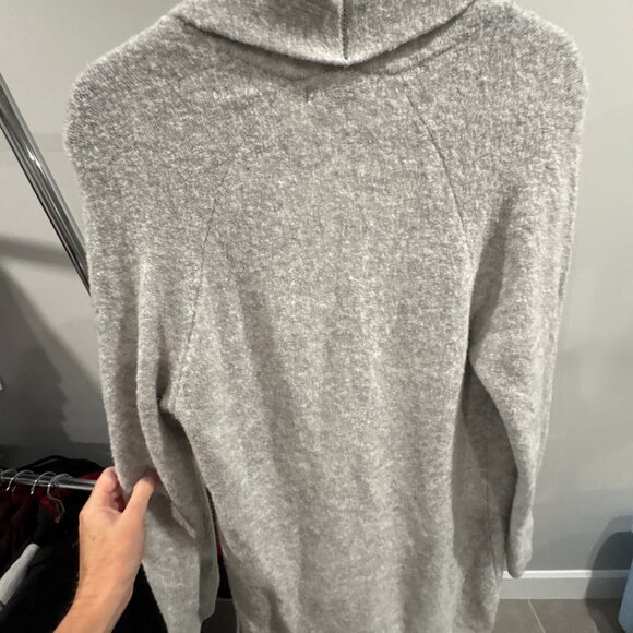 Banana Republic Long Sleeve Cardigan Sweater - Picture 2 of 4